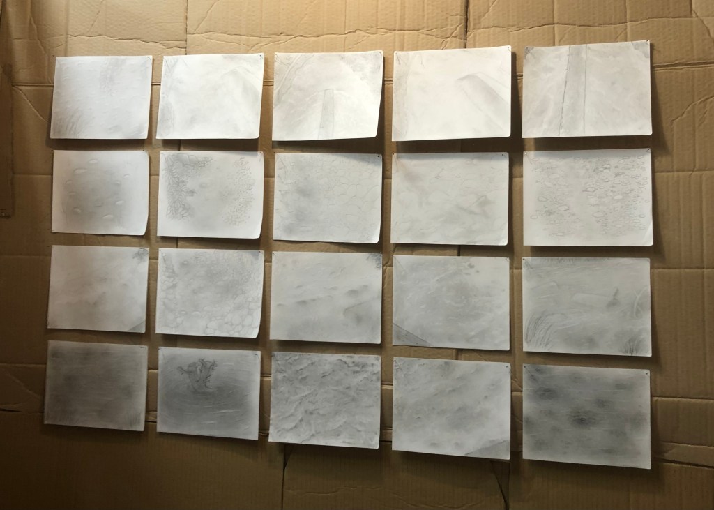 Image de l'exposition "D'aicí a Romeyer", à Die dans le cadre du travail Aiga - La cartographie sensible de l'eau de l'artiste plasticien Philippe Pitet - Mai 2026