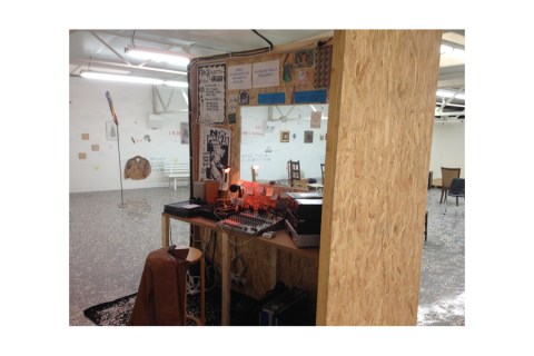 Installation "Radio Bleu-Bleu" pour l'exposition "Bleu Bleu" à Lieu-Commun, Toulouse dans le cadre du "Printemps de Septembre" - Septembre et octobre 2016