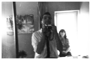 Photographie de Philippe Pitet Artiste Plasticien "Aurtoportrait avec vue" 1981