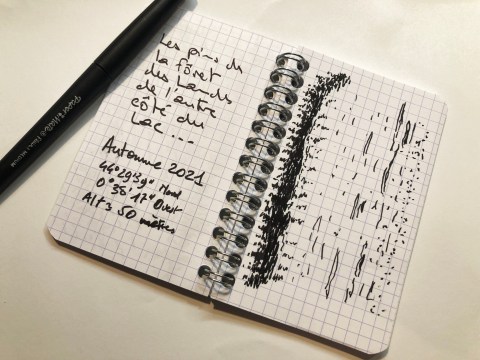 Photo d'une page d'un carnet "Aiga - La cartographie sensible de l'eau" du plasticien Philippe Pitet - Carnet des Landes à Hostens 2021