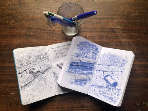 Photo d'une page d'un carnet "Aiga - La cartographie sensible de l'eau" du plasticien Philippe Pitet - Carnet de la Meyrosse 2017-2022 et Carnet des Fondeaux 2022