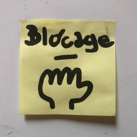 Dessin de coin de table sur post-it par Philippe Pitet artiste plasticien à propos des grandes manifestions de l'hiver 2023