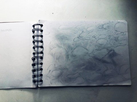 Photo d'une page d'un carnet "Aiga - la cartographie sensible de l'eau" par Philippe Pitet artiste plasticien - Carnet de la Meyrosse - juillet 2022