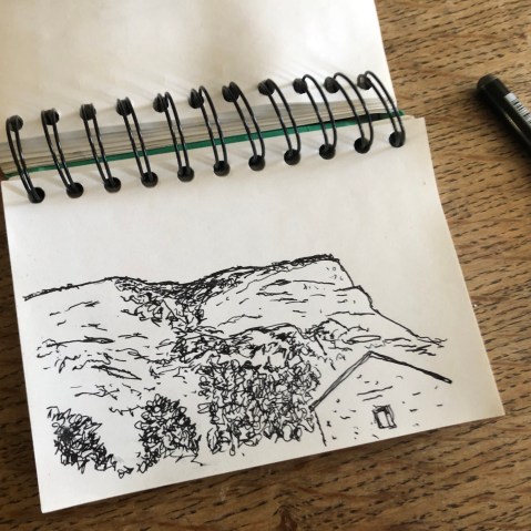 Photo d'un carnet de dessins de montagne par le plasticien Philippe Pitet - Drôme août 2023