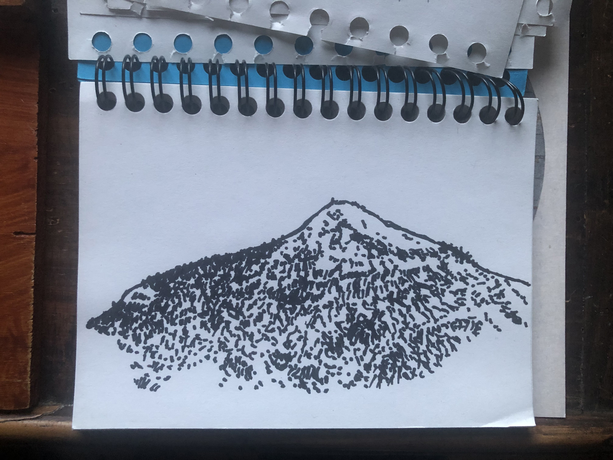 Photographie d'un carnet de dessin de montagne de l'artiste plasticien Philippe Pitet - Été 2023