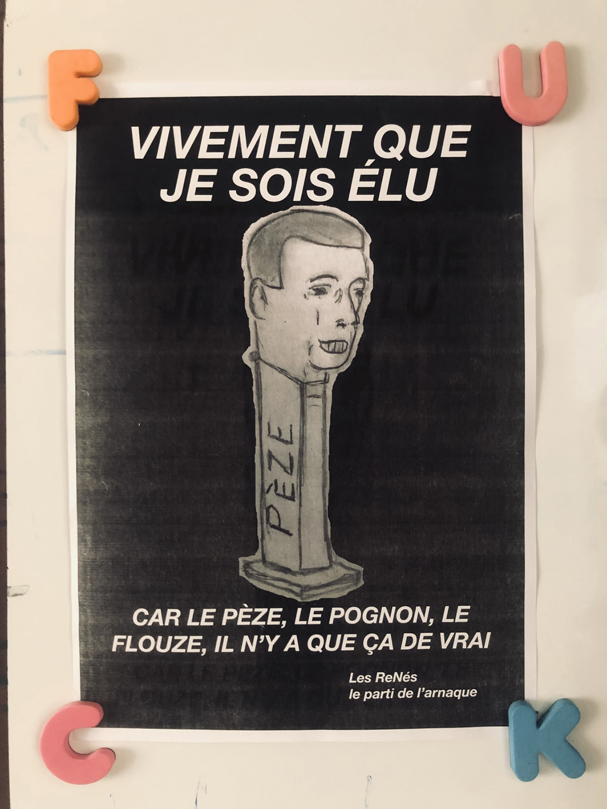Photo d'une affiche/installation éphémère de cuisine "Bardella, sors de là !", par l'artiste plasticien Philippe Pitet - 2024