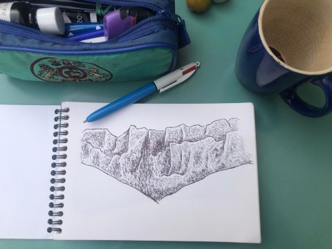 Photo du premier dessin du carnet de dessins "Montagnes" de l'artiste plasticien Philippe Pitet - Stylo bille sur papier à grain 180 grammes. Année 2025.